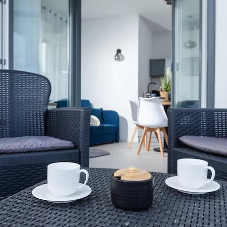 Blue Z Rowerami Z Ogrodkiem By Major Domus Club Apartment